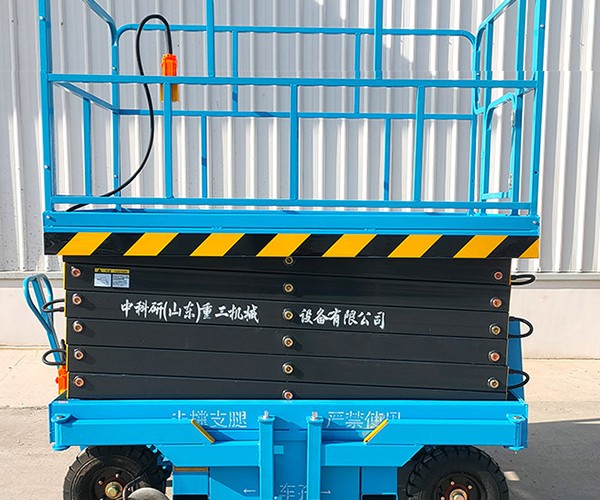 站前自行走升降机